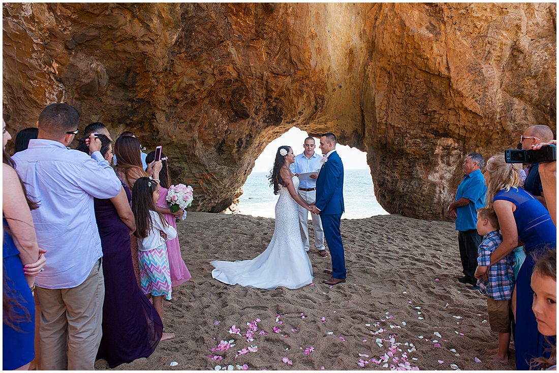 intimate Panther Beach Micro Wedding by Jen Vazquez Photography_0011