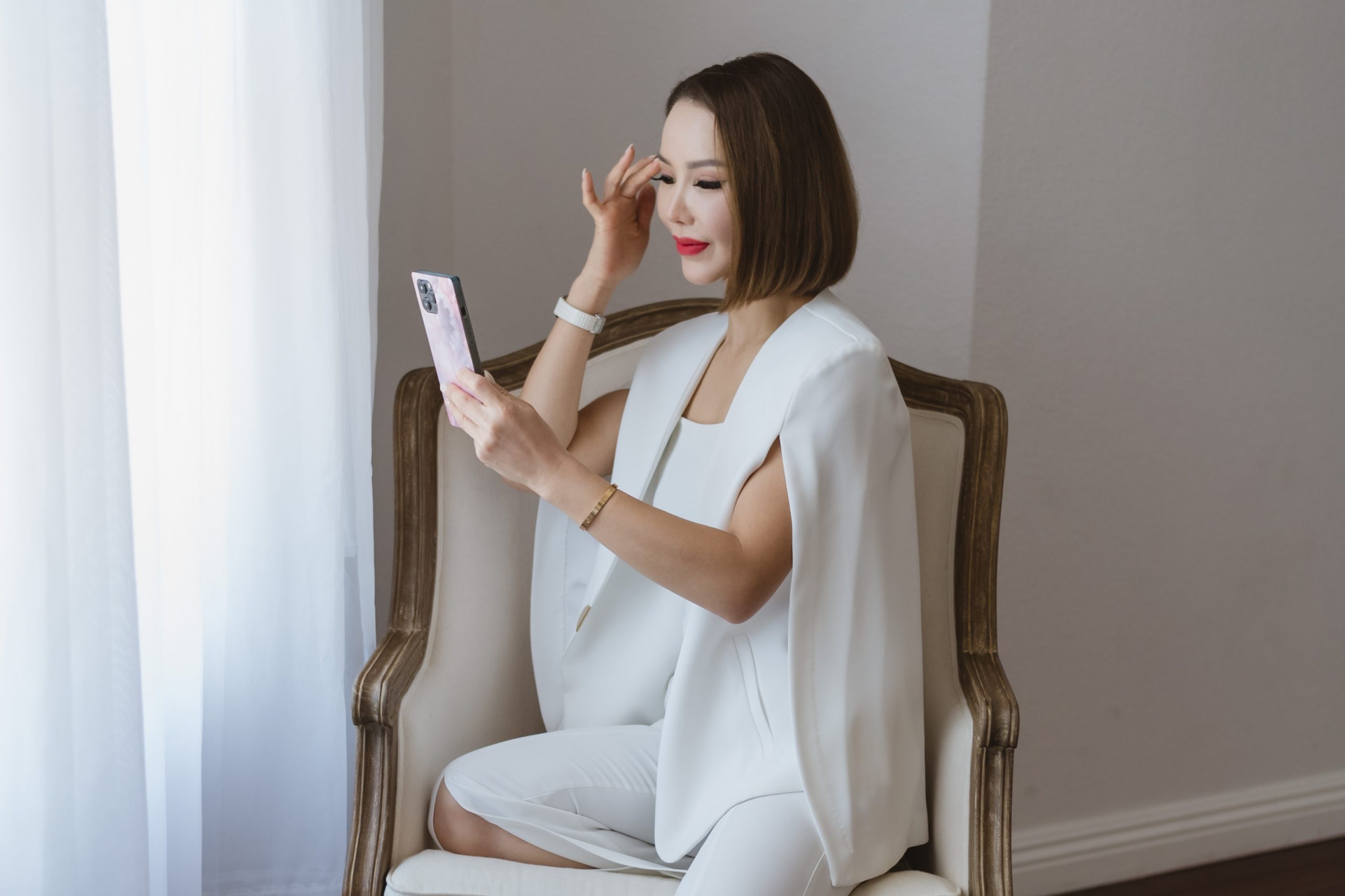 6 Reasons to Hire a Professional Photographer to Take Your Branding Photos