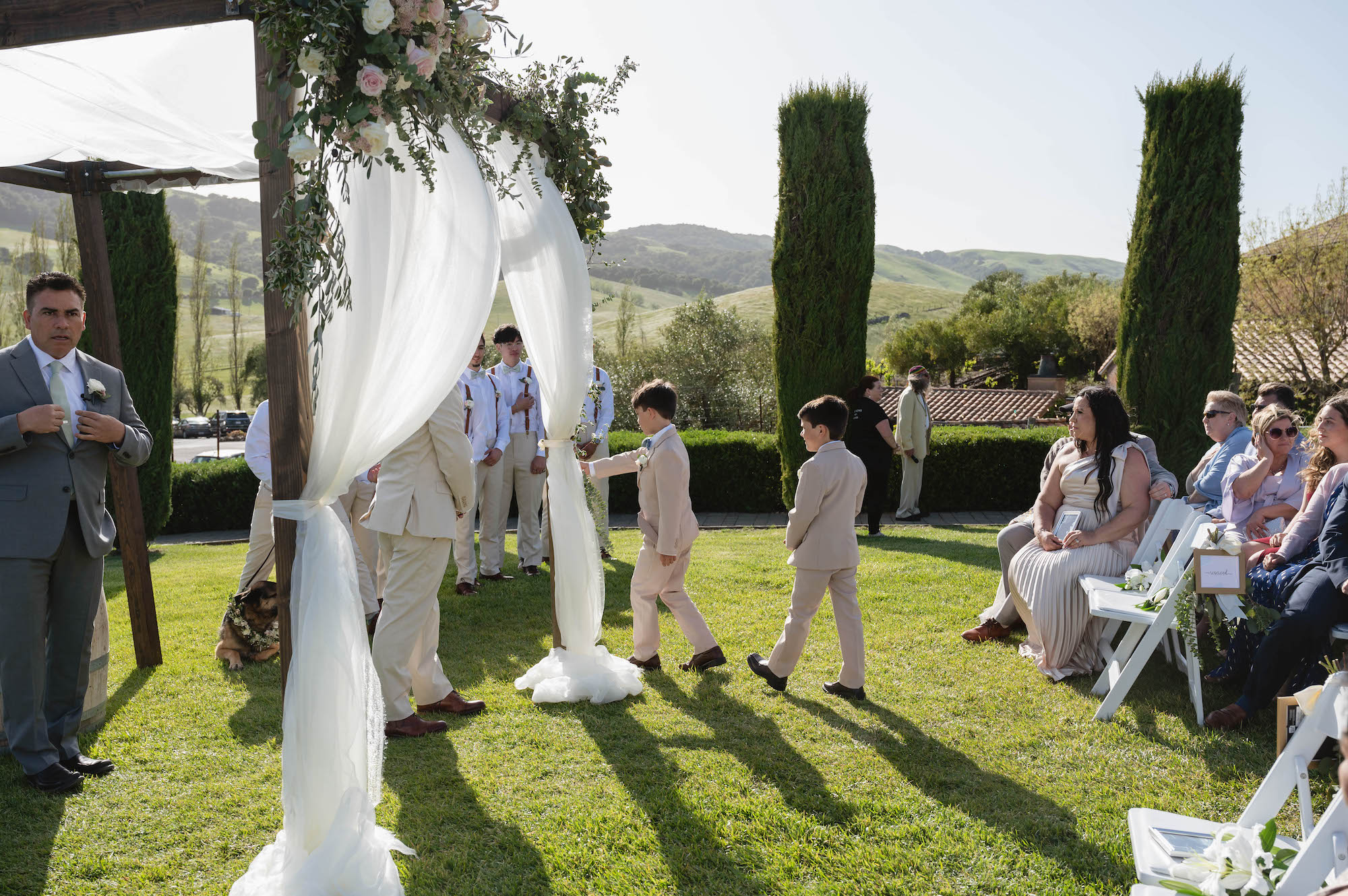ceremony starts Soft Romantic + Minimalistic Wedding at Viansa Winery in Sonoma Jen Vazquez Photography
