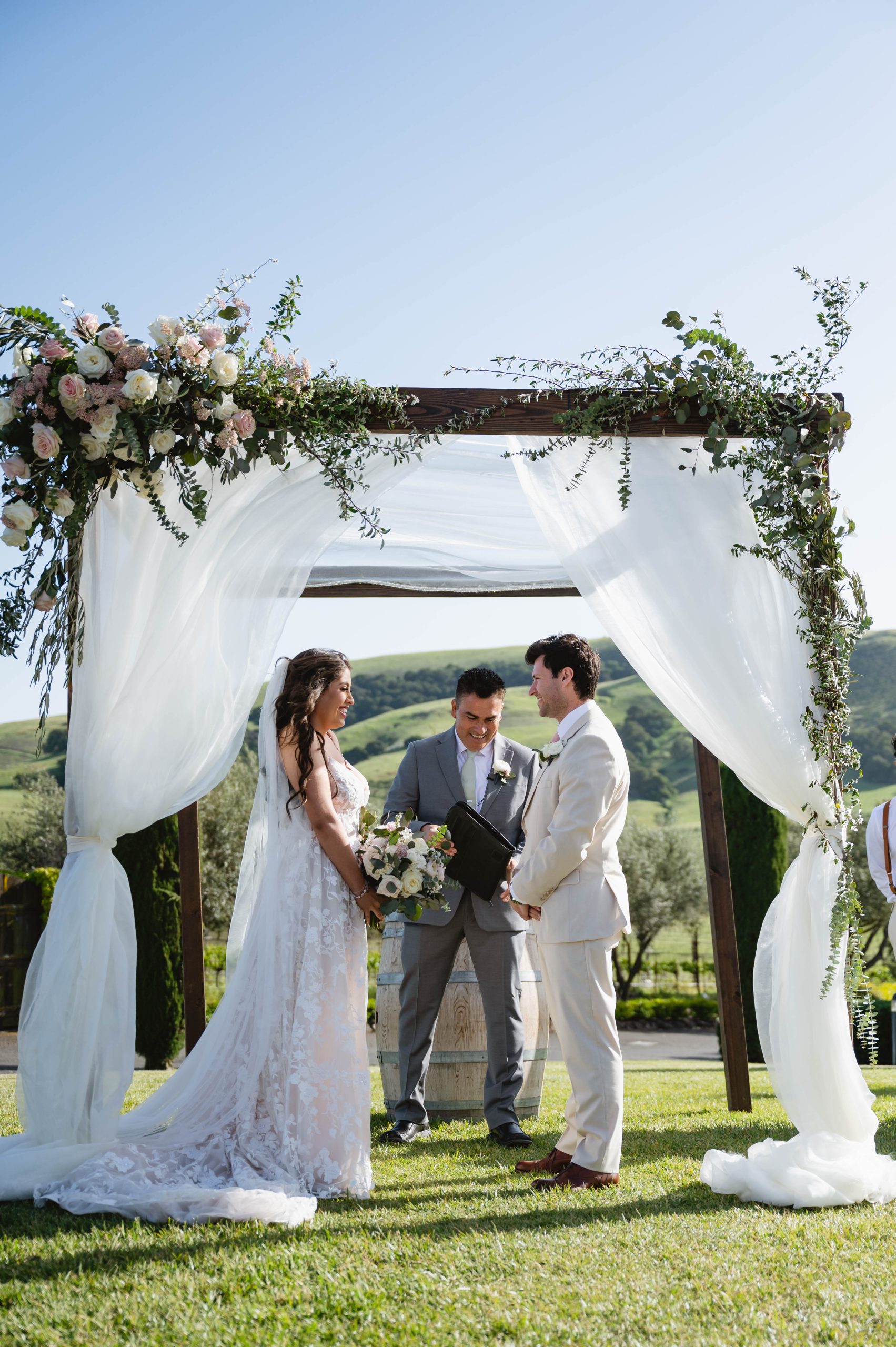 Soft Romantic + Minimalistic Wedding at Viansa Winery in Sonoma Jen Vazquez Photography