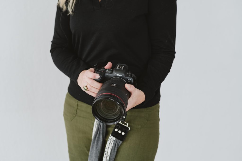 Photographer brand photos in Los Altos, California in the SF Bay Area by Jen Vazquez Photography. Photographer holding her camera as a shot to be able to sell her business online.