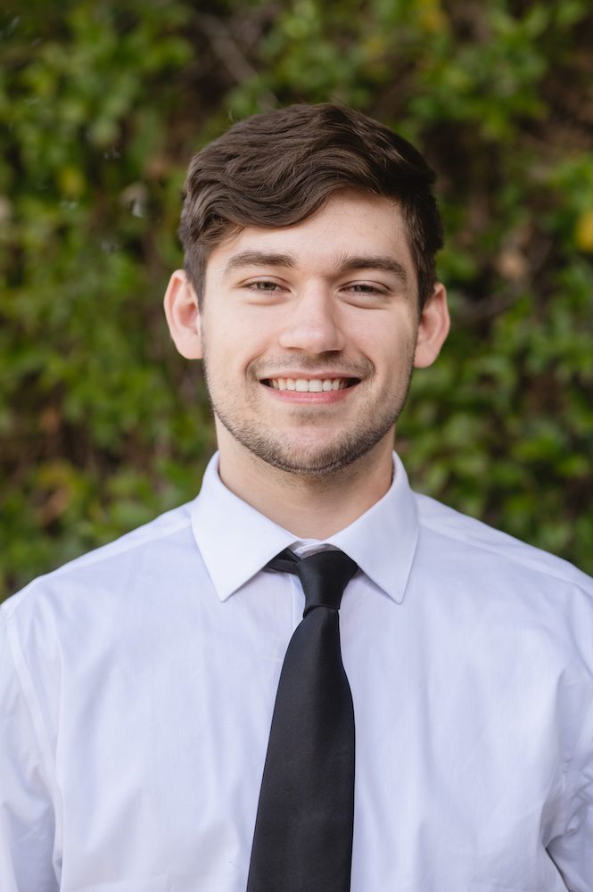 Looking for fresh, modern headshots in the Bay Area? I’m a San Jose headshot photographer who makes the whole process quick and friendly. Whether you need updated photos for your website, LinkedIn, or your brand, I help you look confident and relaxed on camera. Perfect for anyone wanting clean, pro images from a Bay Area photographer who gets what business owners need.