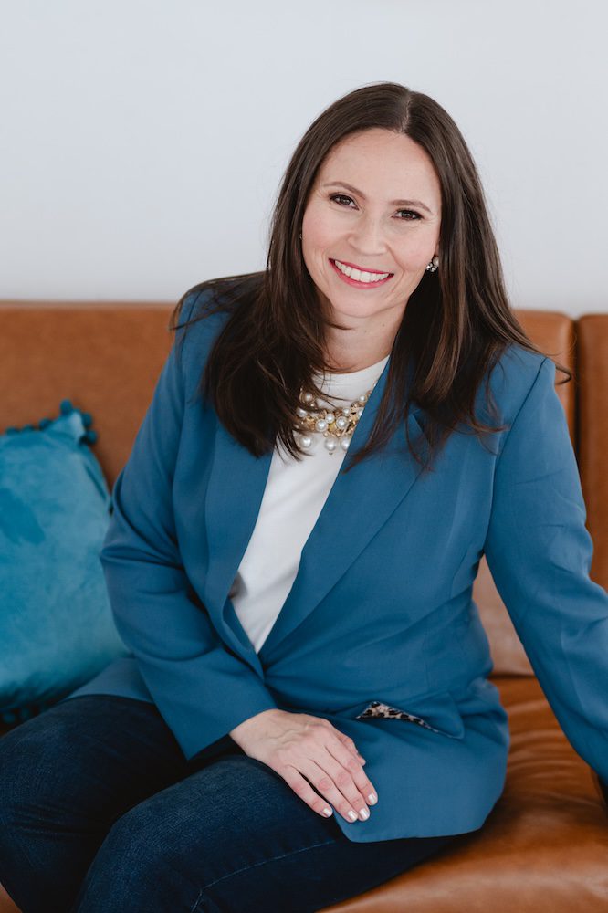 Looking for fresh, modern headshots in the Bay Area? I’m a San Jose headshot photographer who makes the whole process quick and friendly. Whether you need updated photos for your website, LinkedIn, or your brand, I help you look confident and relaxed on camera. Perfect for anyone wanting clean, pro images from a Bay Area photographer who gets what business owners need.